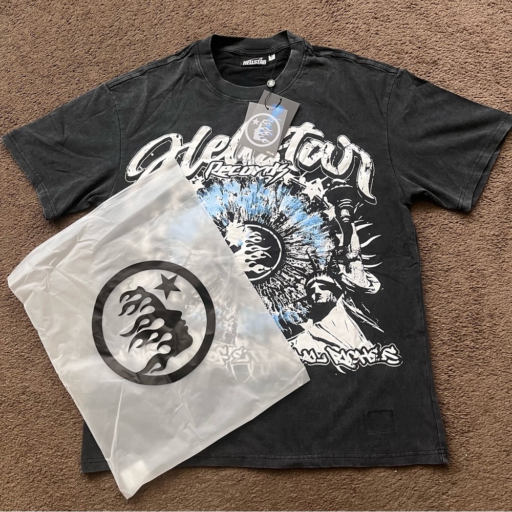Hellstar Men’s Black and Grey T-shirt
